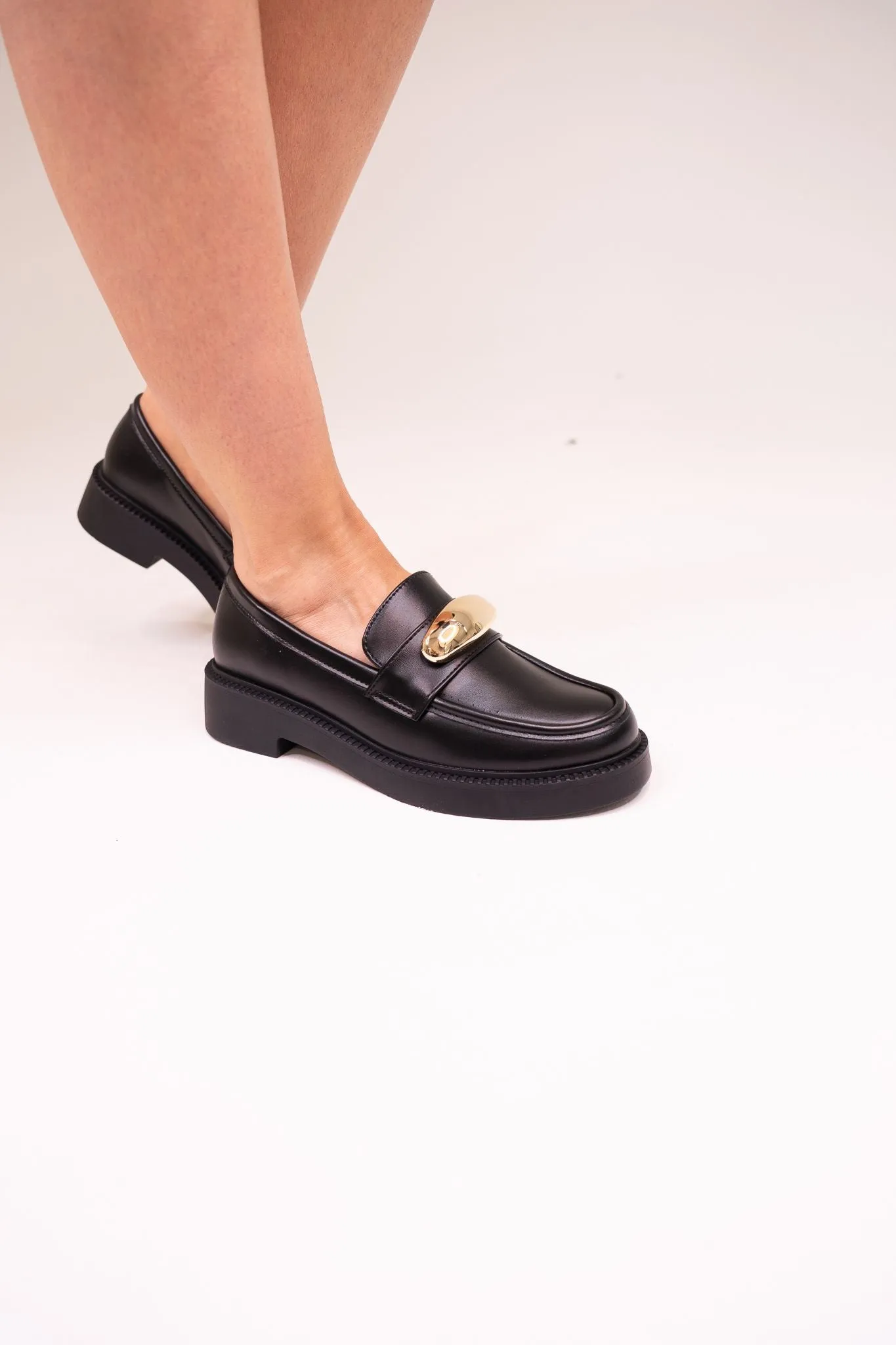 Winnie Buckle Loafers In Black